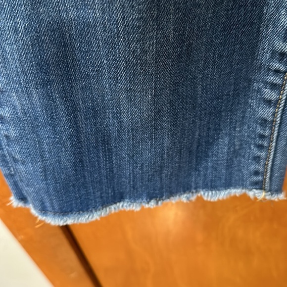 Worn once Lucky Brand button fly, cropped jeans size 6 - Picture 4 of 6